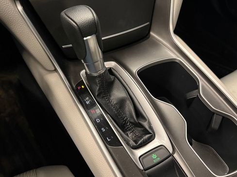 Used 2018 Honda Accord EX image 16