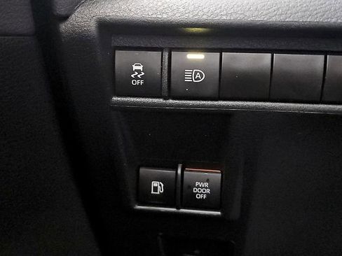 Used 2023 Toyota Sienna XSE AWD/4WD image 25