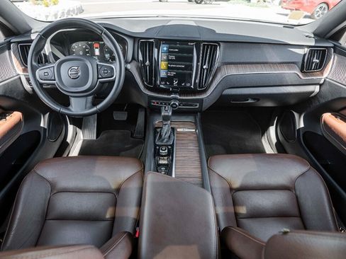 Used 2021 Volvo XC60 T5 Momentum AWD/4WD image 16