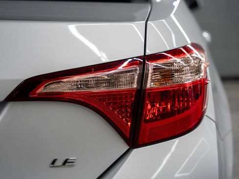 Used 2019 Toyota Corolla LE FWD image 18