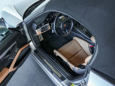 Certified 2019 Porsche 911 Speedster image 4