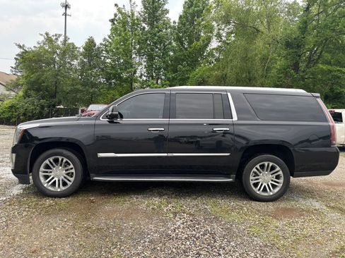 Used 2019 Cadillac Escalade ESV 2WD image 2