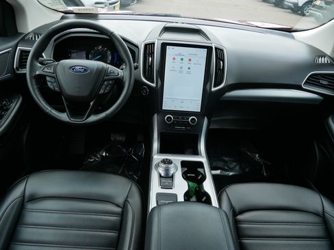 Certified 2022 Ford Edge SEL w/ Convenience Package AWD/4WD image 10