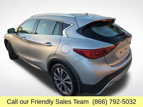 Used 2017 INFINITI QX30 Premium w/ Navigation Package image 3