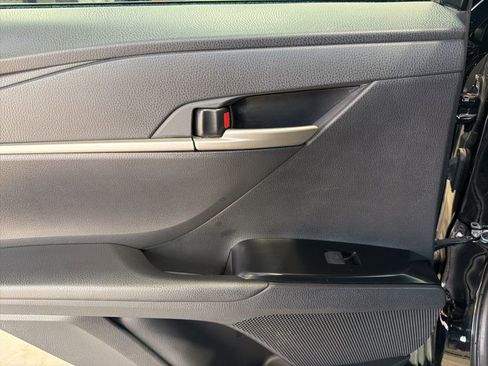 Used 2025 Toyota Camry SE image 19