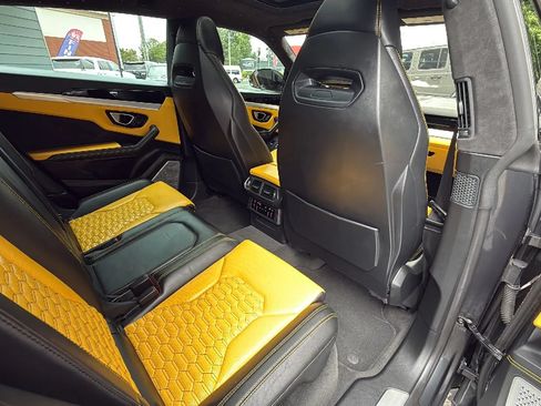 Used 2019 Lamborghini Urus AWD/4WD image 27