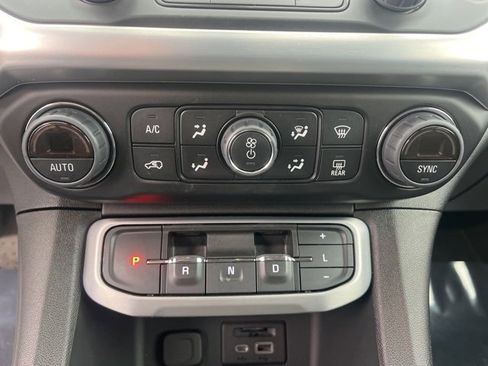 Used 2023 GMC Acadia SLE w/ Driver Convenience Package image 30