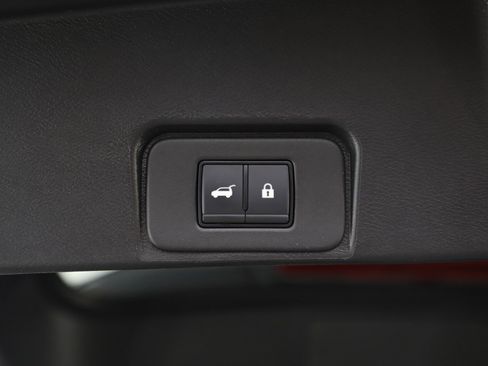 Used 2025 Nissan Rogue SV image 17