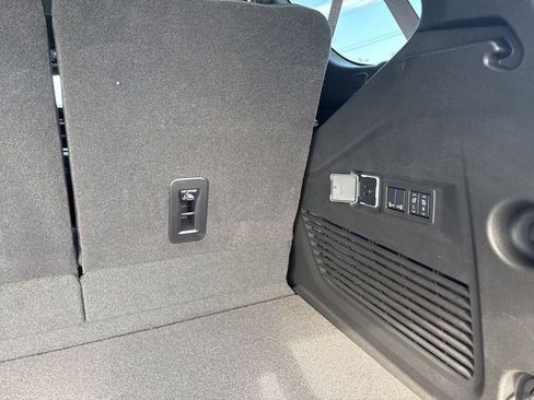 New 2025 GMC Yukon Elevation image 38