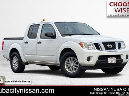 Used 2017 Nissan Frontier SV image 1