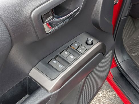 Certified 2023 Toyota Tacoma TRD Off-Road AWD/4WD image 17