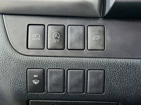Used 2019 Toyota Highlander XLE FWD image 17