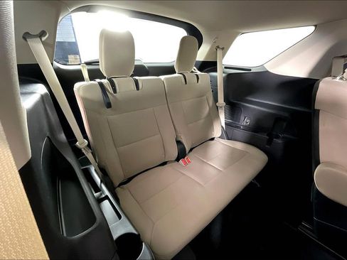 Used 2022 Ford Explorer XLT image 38