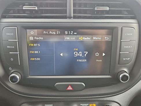 Used 2025 Kia Soul LX w/ LX Technology Package FWD image 19