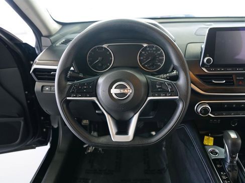 Used 2023 Nissan Altima 2.5 SV FWD image 17