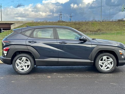 New 2026 Hyundai Kona SE FWD image 2