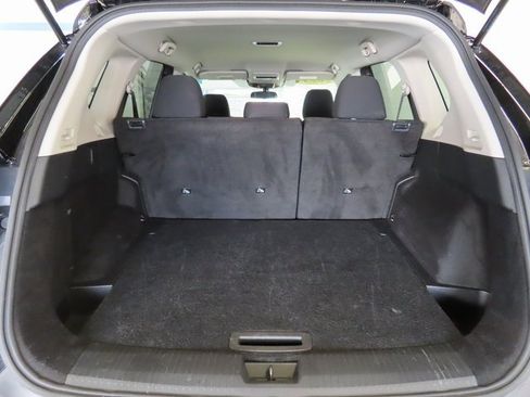 Used 2023 Nissan Rogue S image 29