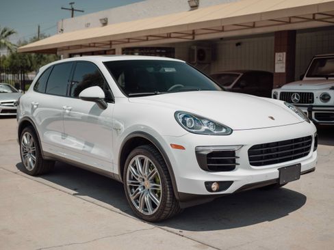 Used 2016 Porsche Cayenne S AWD/4WD image 2