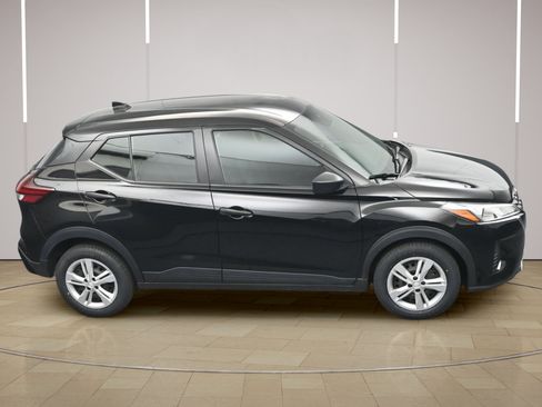 Used 2025 Nissan Kicks Play S FWD image 30