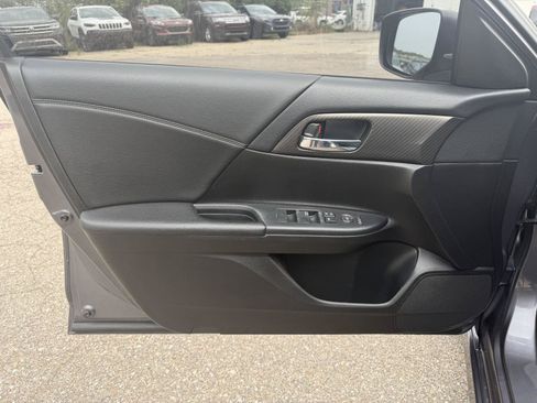 Used 2016 Honda Accord Sport image 12