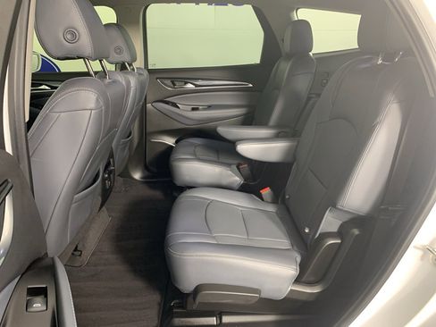 Used 2020 Buick Enclave Essence image 32
