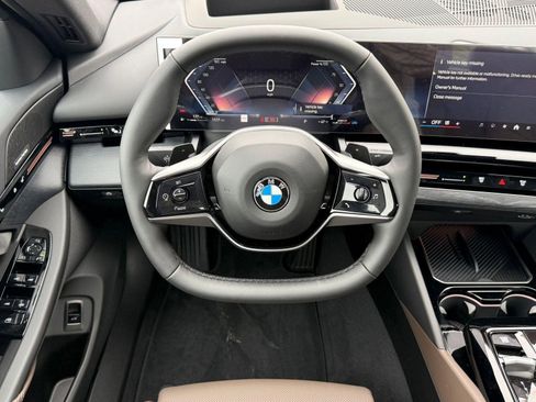 Used 2026 BMW 530i w/ Premium Package RWD image 24
