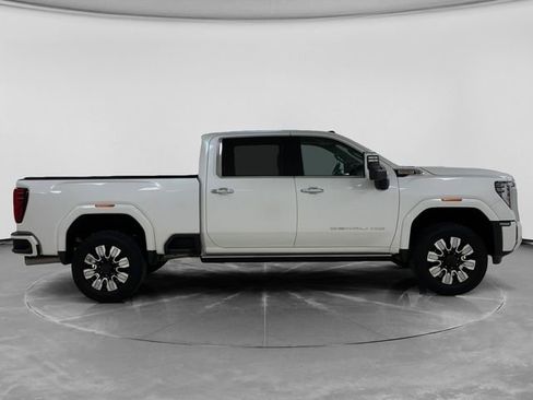 Used 2024 GMC Sierra 3500 Denali w/ Denali Reserve Package AWD/4WD image 2
