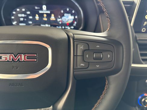 Used 2024 GMC Yukon XL AT4 w/ AT4 Premium Package AWD/4WD image 12