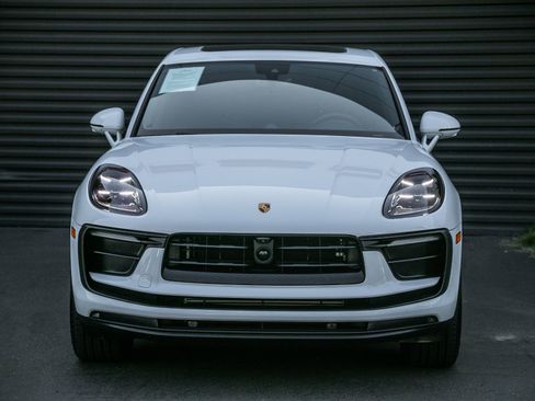 Certified 2025 Porsche Macan image 7