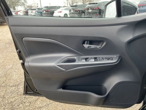 Used 2025 Nissan Versa SV image 18