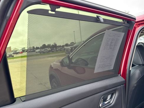 Used 2025 Nissan Rogue SL w/ Tech Package AWD/4WD image 38