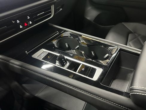 Used 2025 Volkswagen Atlas SE image 33