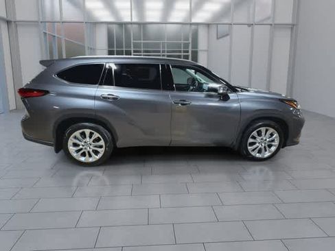 Used 2023 Toyota Highlander Limited AWD/4WD image 9