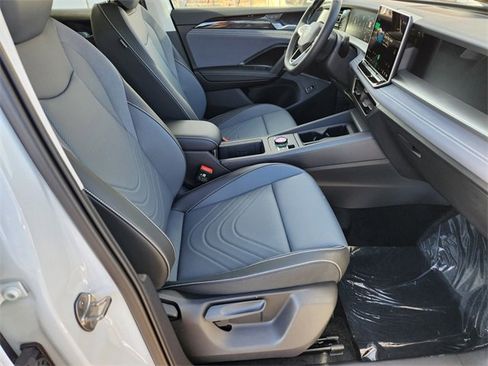 New 2026 Volkswagen Tiguan SE image 12