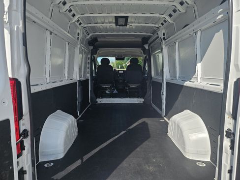 Used 2024 RAM ProMaster 2500 w/ Convenience Group FWD image 9