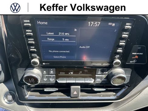 Used 2022 Toyota Highlander LE FWD image 22
