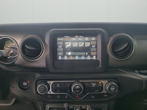 Used 2022 Jeep Gladiator Sport AWD/4WD image 19