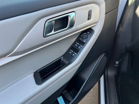New 2026 Ford Explorer Active w/ Active Comfort Package image 9