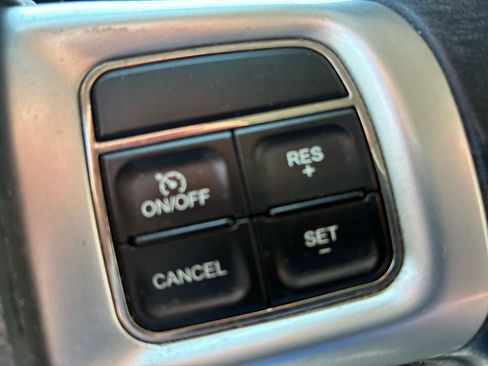 Used 2012 Dodge Journey FWD image 17