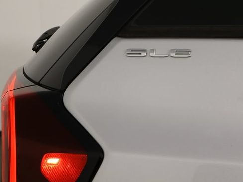 Used 2022 GMC Terrain SLE FWD image 33