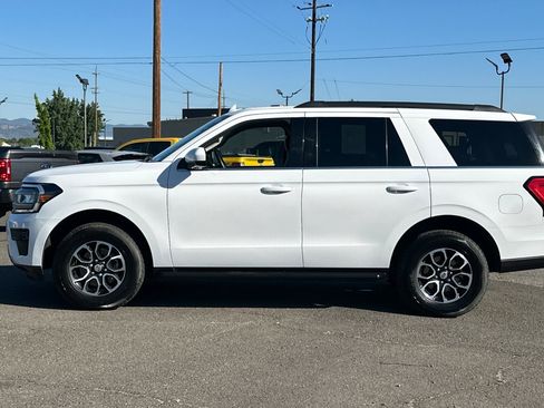Used 2024 Ford Expedition XLT AWD/4WD image 8