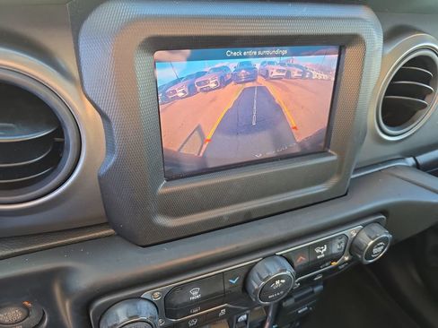 Used 2023 Jeep Wrangler Willys image 32