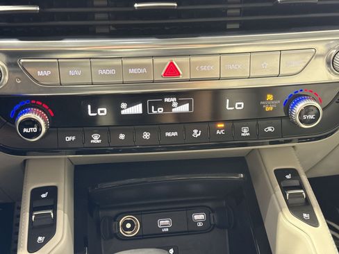 Used 2022 Kia Telluride SX w/ SX Prestige Package AWD/4WD image 22