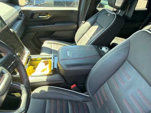 Used 2025 GMC Yukon AT4 Ultimate AWD/4WD image 9