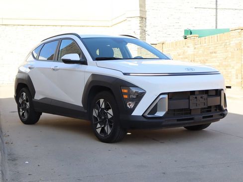 Used 2025 Hyundai Kona SEL FWD image 2