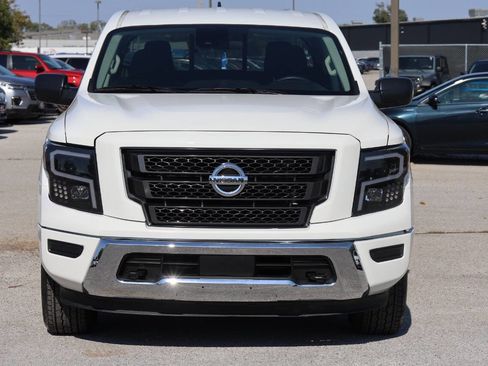 Used 2024 Nissan Titan SV image 5