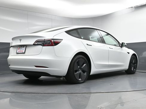 Used 2023 Tesla Model 3 Standard Range image 23