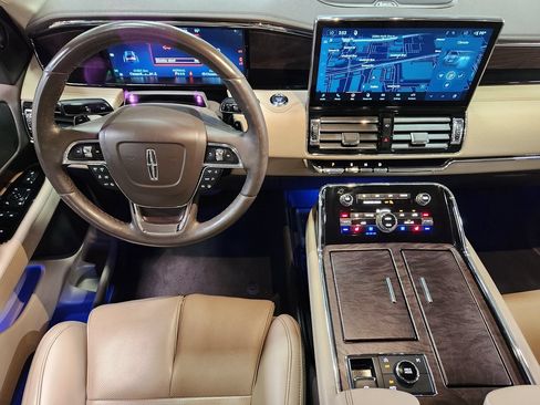 Used 2024 Lincoln Navigator Premiere AWD/4WD image 45