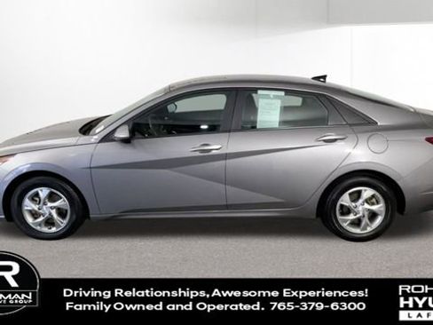 Used 2023 Hyundai Elantra SE w/ Preferred Accessory Package image 6