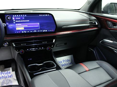 Used 2025 Chevrolet Traverse RS image 20